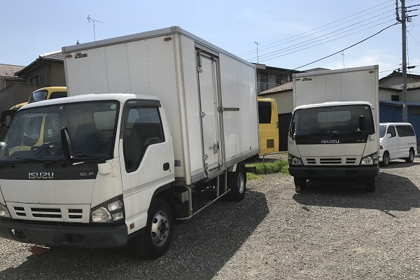 市川センター：2ｔ車2台並び（加工済み）