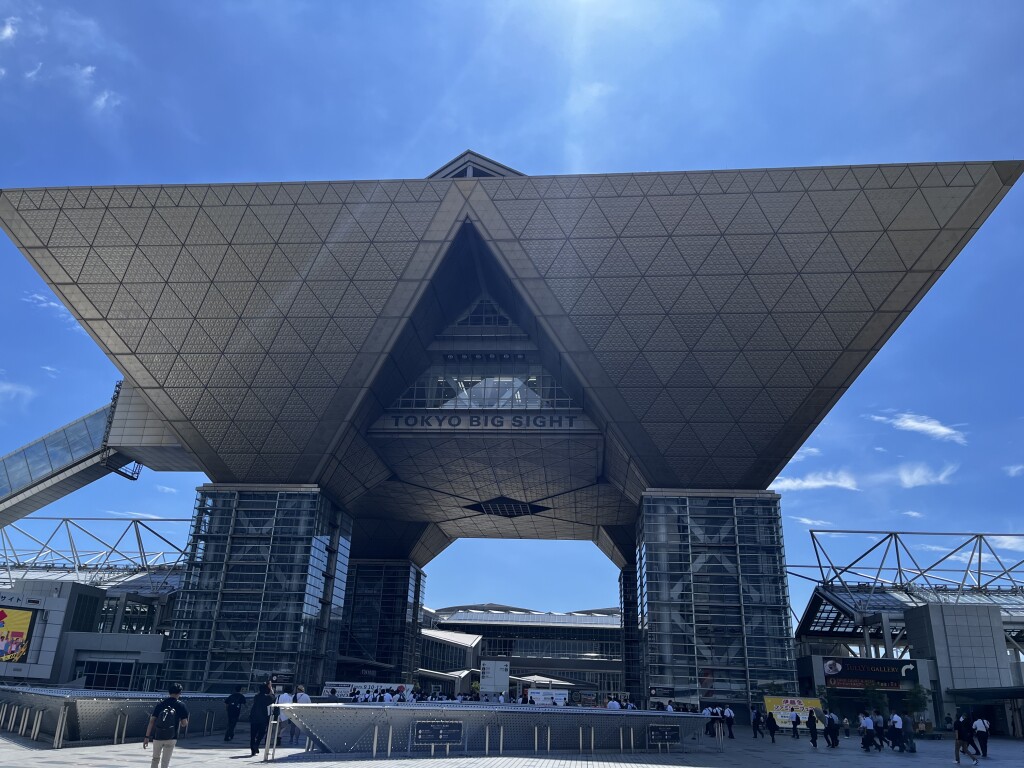 ビッグサイト正面